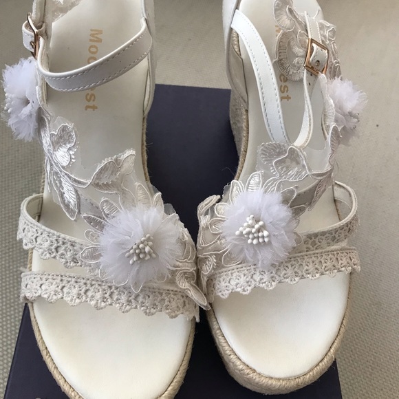 Moonest White Heel Shoes - Picture 3 of 8